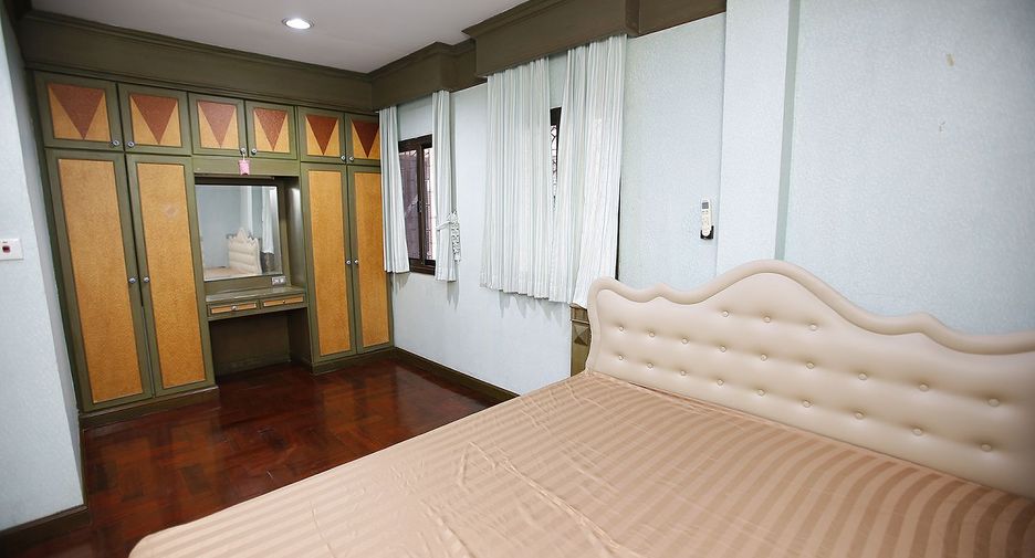 For rent 3 bedrooms house in Khan Na Yao, Bangkok
