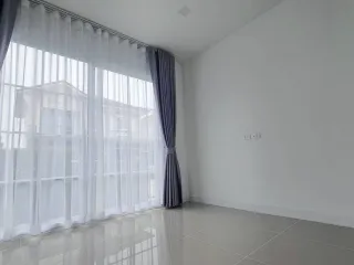 出租 4 卧室 独立屋 在 Mueang Samut Prakan, Samut Prakan
