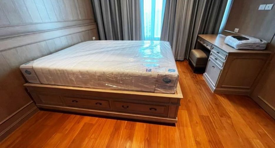For rent 4 bedrooms condo in Pathum Wan, Bangkok