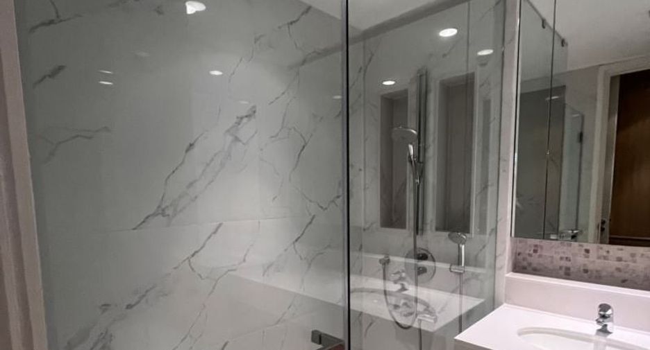 For rent 4 bedrooms condo in Pathum Wan, Bangkok