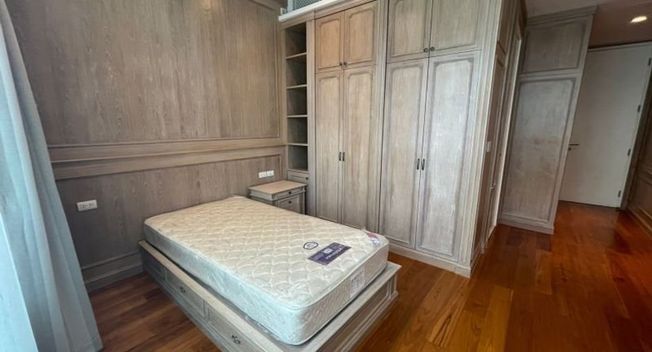 For rent 4 bedrooms condo in Pathum Wan, Bangkok