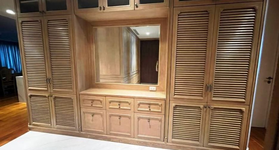 For rent 4 bedrooms condo in Pathum Wan, Bangkok