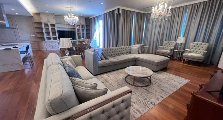For rent 4 bedrooms condo in Pathum Wan, Bangkok