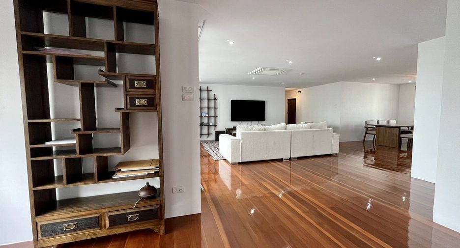 For rent 3 bedrooms condo in Watthana, Bangkok