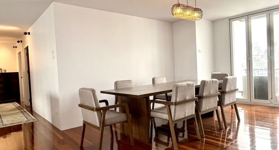 For rent 3 bedrooms condo in Watthana, Bangkok