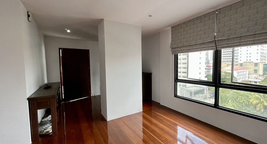 For rent 3 bedrooms condo in Watthana, Bangkok