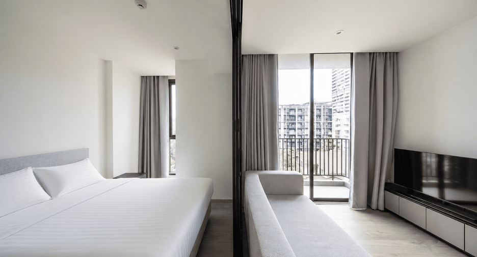 For sale 1 bed condo in Khlong Toei, Bangkok