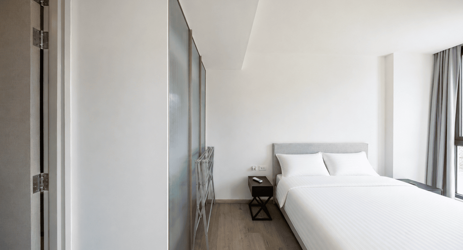 For sale 1 bed condo in Khlong Toei, Bangkok