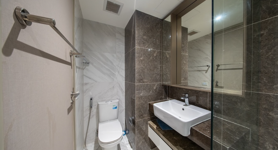 For sale 1 bed condo in Khlong Toei, Bangkok