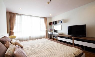 For rent 3 bedrooms apartment in Khlong Toei, Bangkok