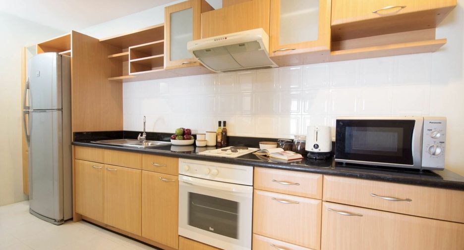 For rent 3 bedrooms apartment in Khlong Toei, Bangkok