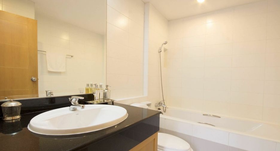 For rent 3 bedrooms apartment in Khlong Toei, Bangkok