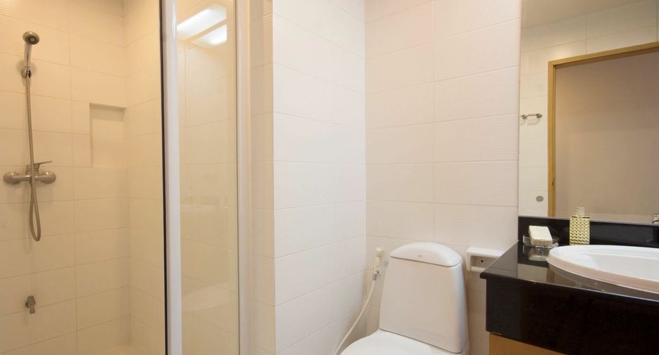 For rent 3 bedrooms apartment in Khlong Toei, Bangkok