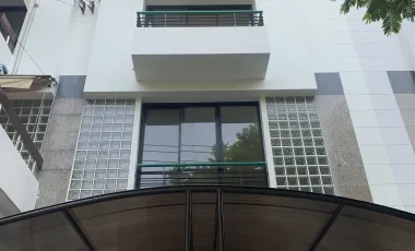Reihenhaus zum Kauf und zur Miete mit 3 Zimmer in Watthana, Bangkok