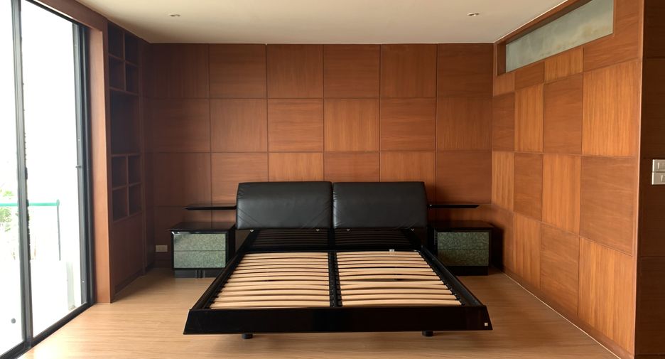 For sale and for rent 3 bedrooms townhouse in Watthana, Bangkok