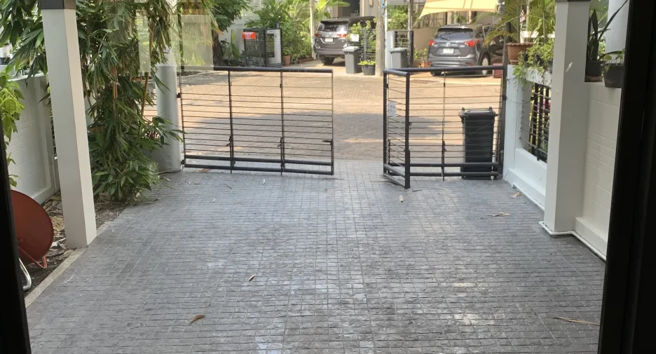 For sale and for rent 3 bedrooms townhouse in Watthana, Bangkok