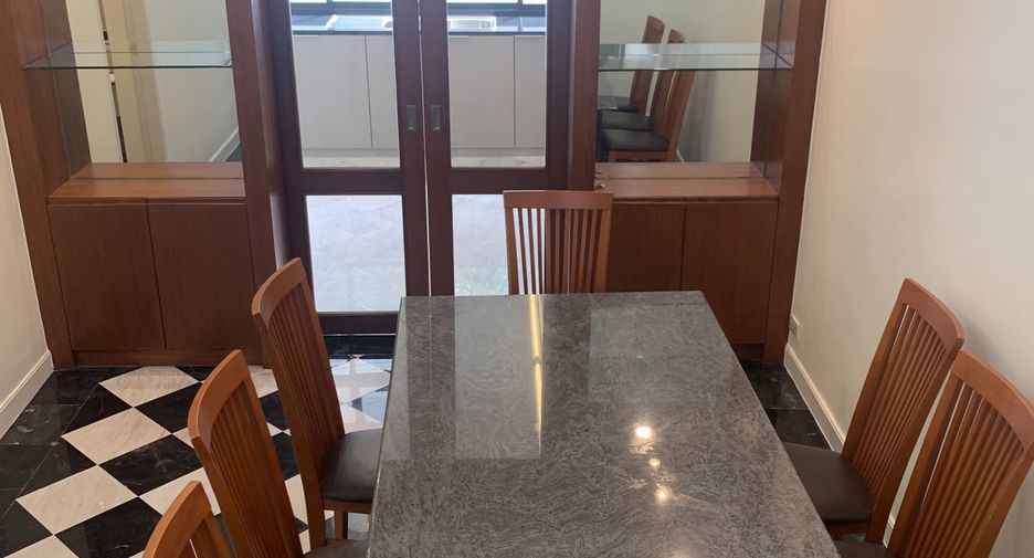 For sale and for rent 3 bedrooms townhouse in Watthana, Bangkok