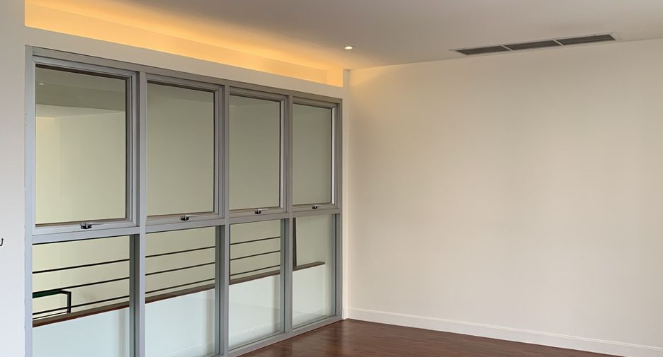 For sale and for rent 3 bedrooms townhouse in Watthana, Bangkok