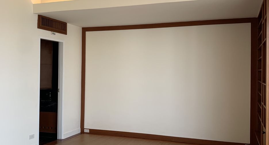 For sale and for rent 3 bedrooms townhouse in Watthana, Bangkok
