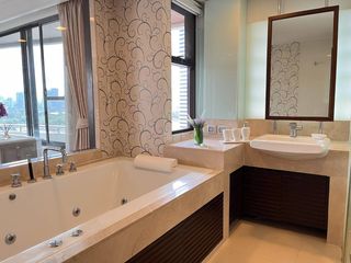 For rent 4 bedrooms condo in Khlong Toei, Bangkok