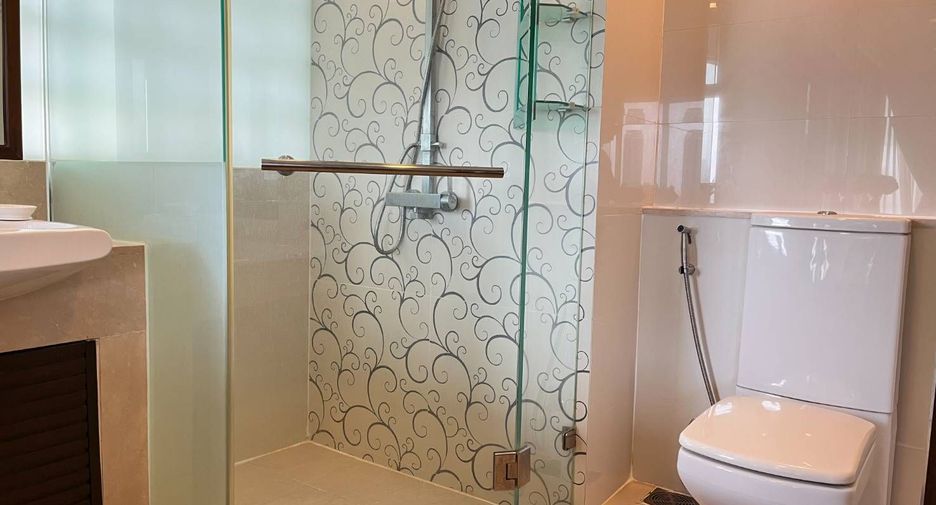 For rent 4 ベッドルーム condo in Khlong Toei, Bangkok