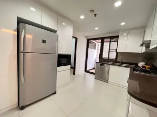 For rent 4 bedrooms condo in Khlong Toei, Bangkok