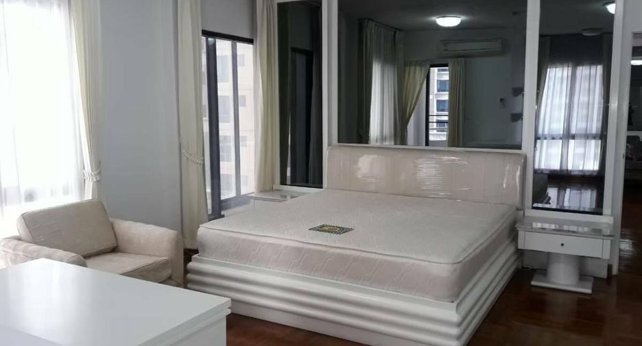 For rent 3 bedrooms apartment in Pathum Wan, Bangkok