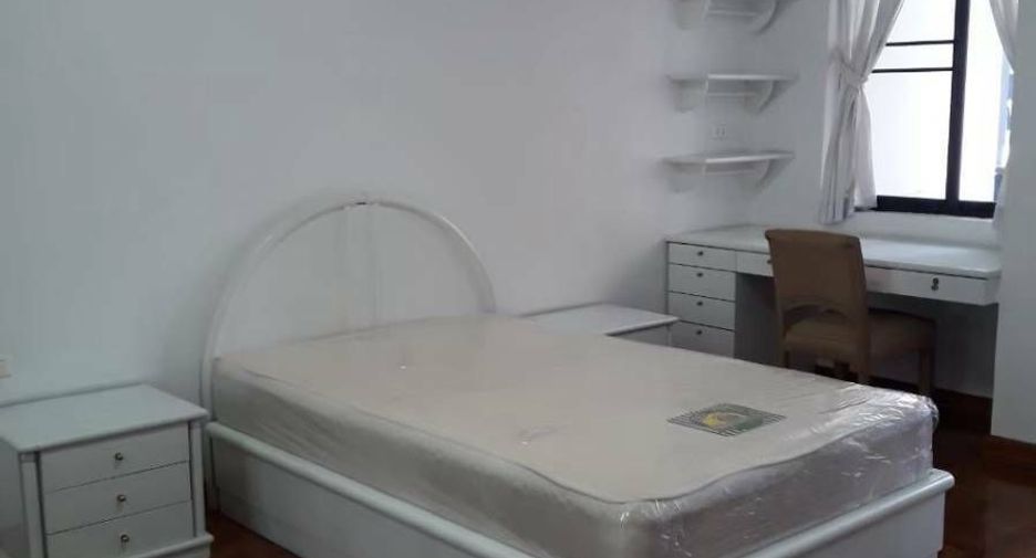 For rent 3 bedrooms apartment in Pathum Wan, Bangkok