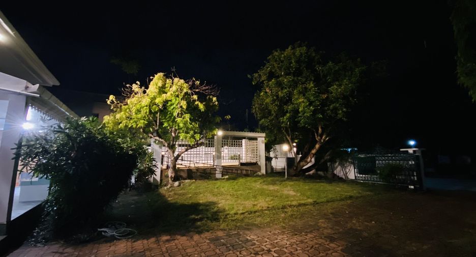 For rent 5 bedrooms house in Suan Luang, Bangkok