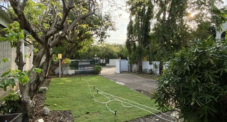 For rent 5 bedrooms house in Suan Luang, Bangkok