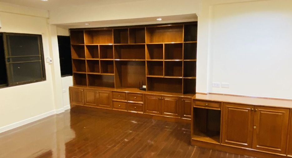 For rent 5 bedrooms house in Suan Luang, Bangkok
