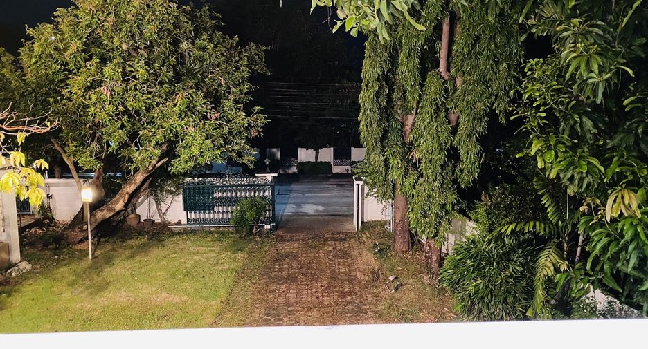 For rent 5 bedrooms house in Suan Luang, Bangkok