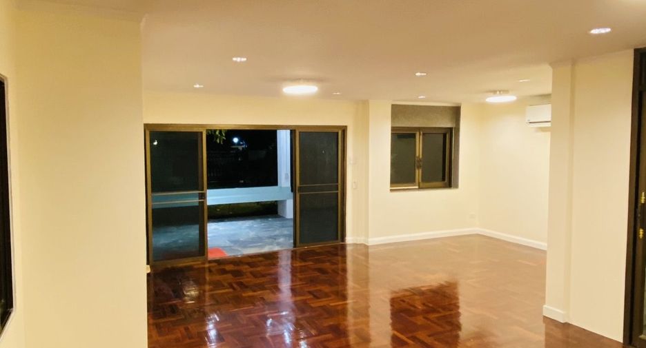 For rent 5 bedrooms house in Suan Luang, Bangkok