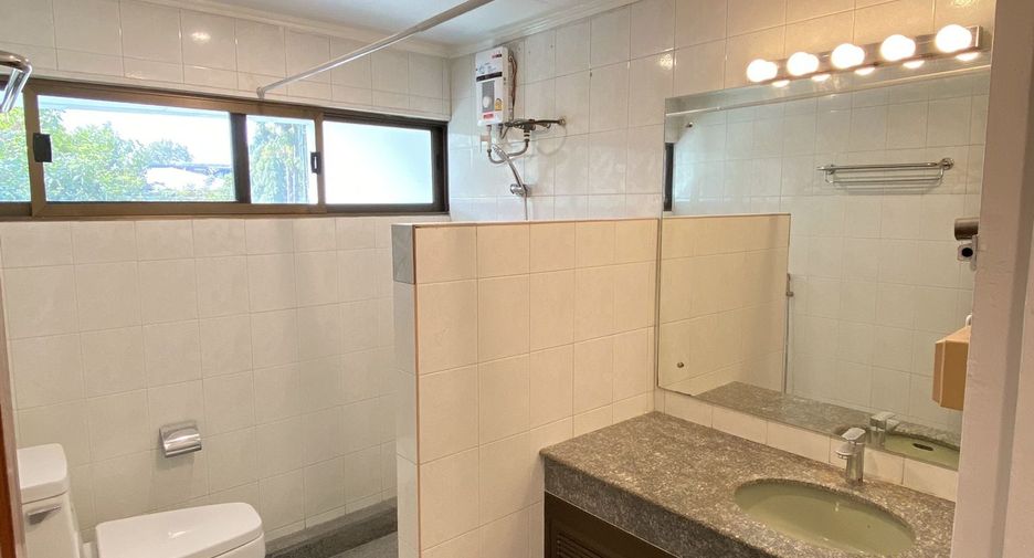For rent 5 bedrooms house in Suan Luang, Bangkok