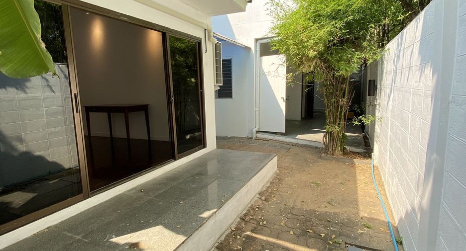 For rent 5 bedrooms house in Suan Luang, Bangkok