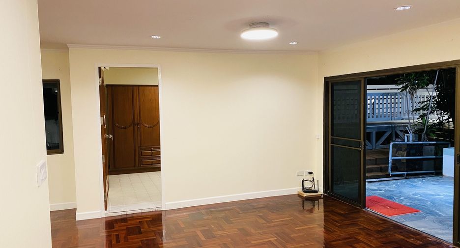 For rent 5 bedrooms house in Suan Luang, Bangkok