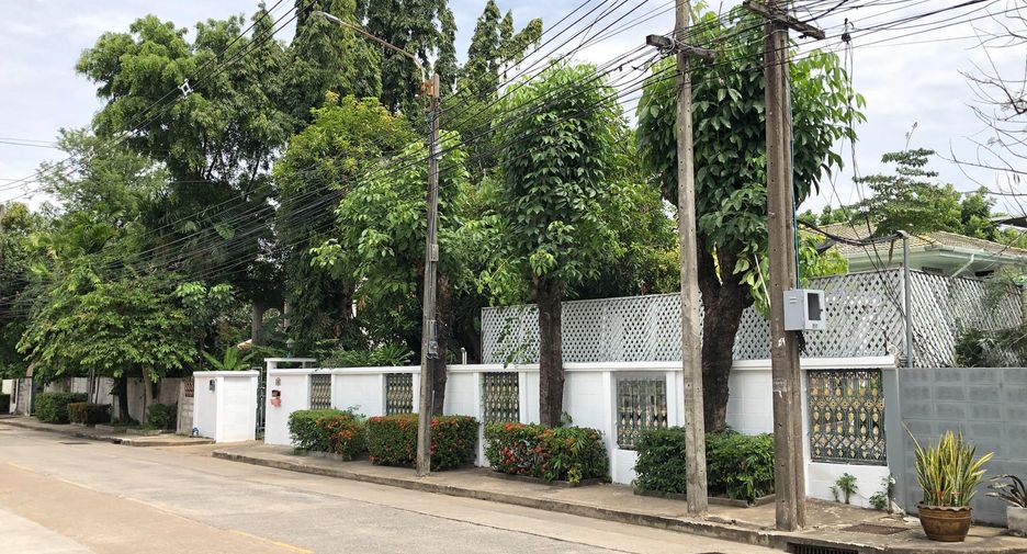 For rent 5 bedrooms house in Suan Luang, Bangkok