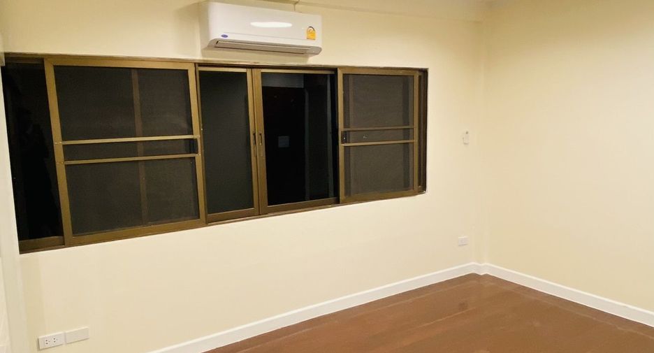 For rent 5 bedrooms house in Suan Luang, Bangkok