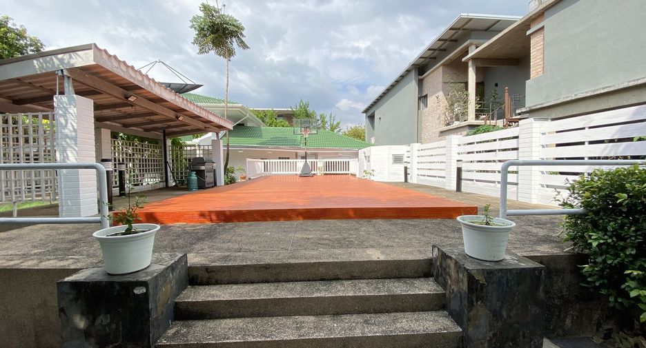 For rent 5 bedrooms house in Suan Luang, Bangkok