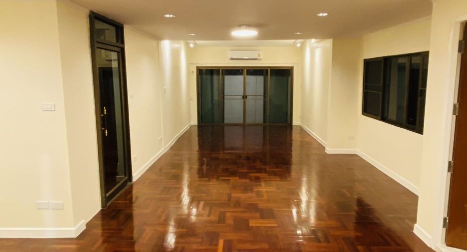 For rent 5 bedrooms house in Suan Luang, Bangkok