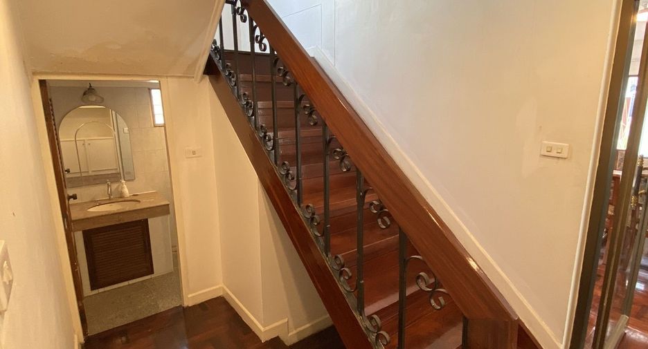 For rent 5 bedrooms house in Suan Luang, Bangkok