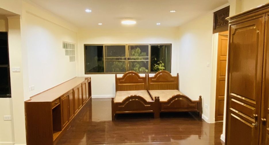 For rent 5 bedrooms house in Suan Luang, Bangkok