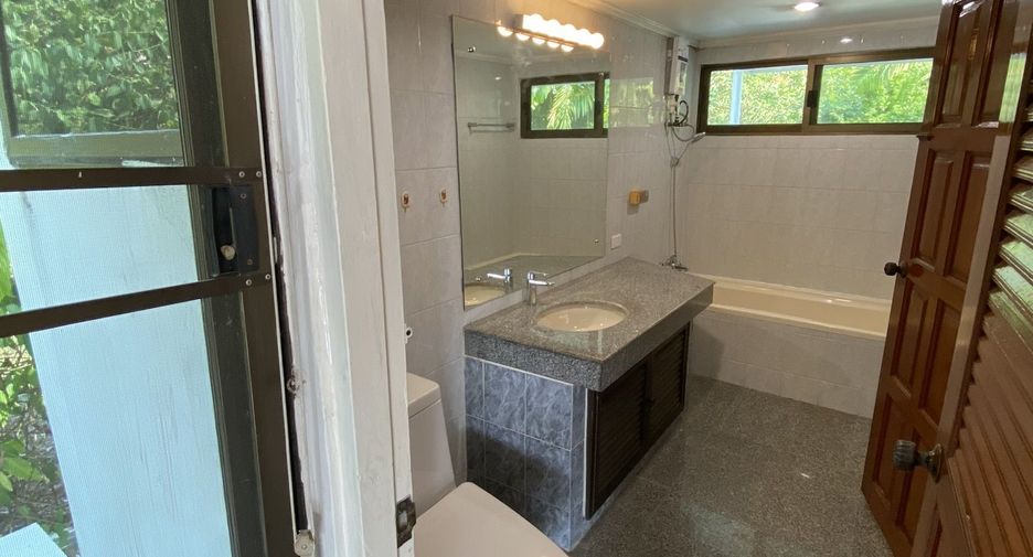 For rent 5 bedrooms house in Suan Luang, Bangkok