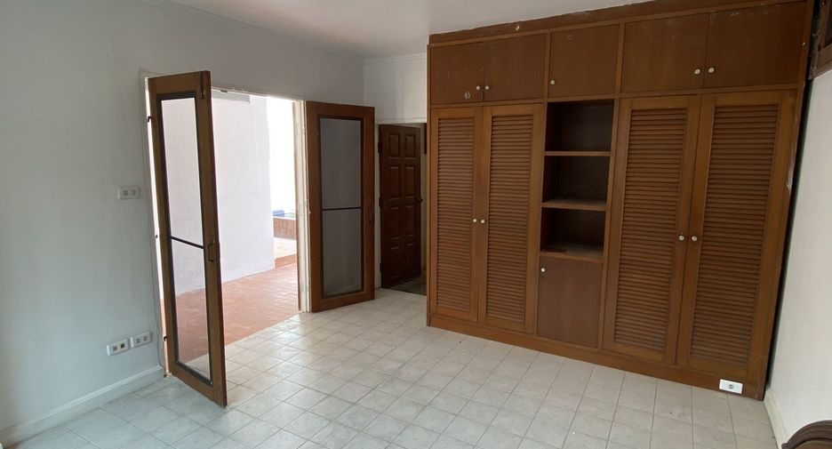 For rent 5 bedrooms house in Suan Luang, Bangkok