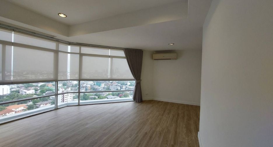 For rent 4 bedrooms condo in Watthana, Bangkok