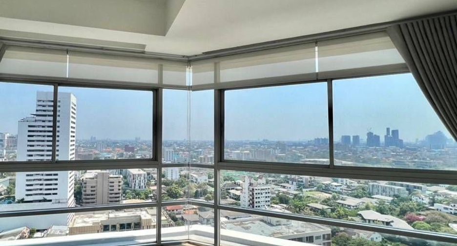 For rent 4 bedrooms condo in Watthana, Bangkok