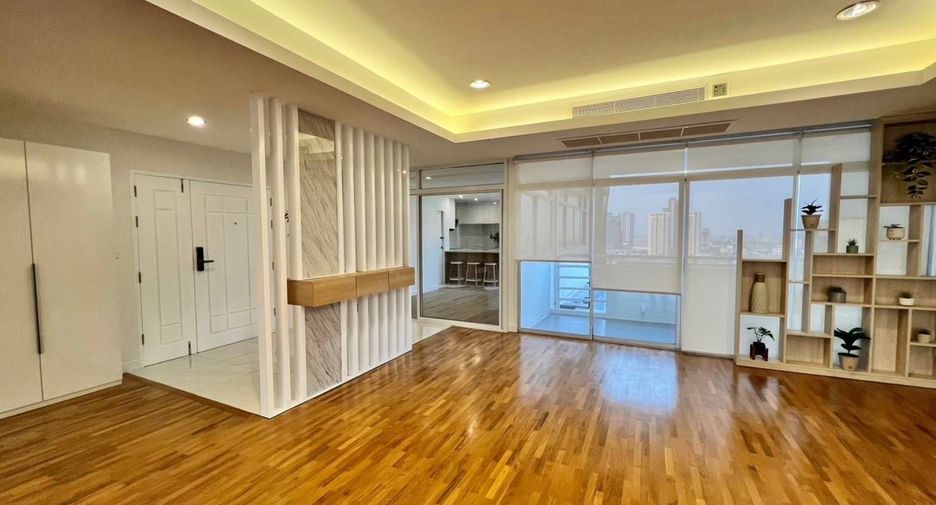 For rent 4 bedrooms condo in Watthana, Bangkok