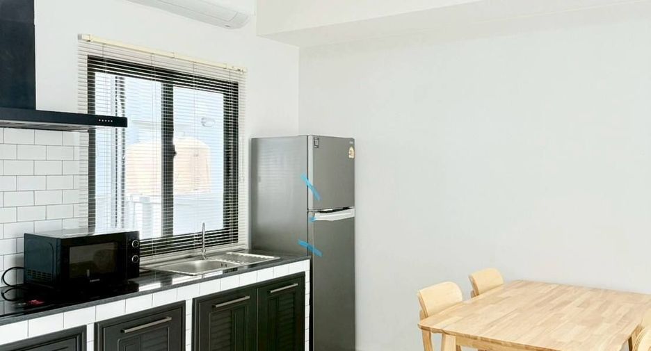 For rent 3 bedrooms townhouse in Bang Phli, Samut Prakan