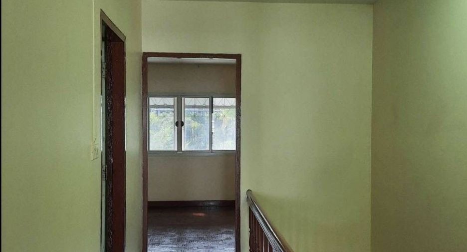 For rent 3 bedrooms townhouse in Bang Na, Bangkok