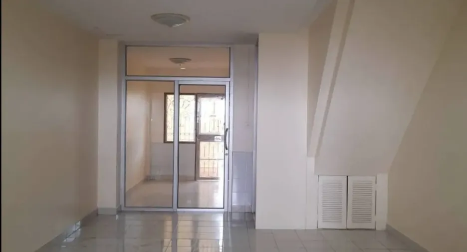Casa adosada en alquiler de 3 habitaciones en Bang Na, Bangkok